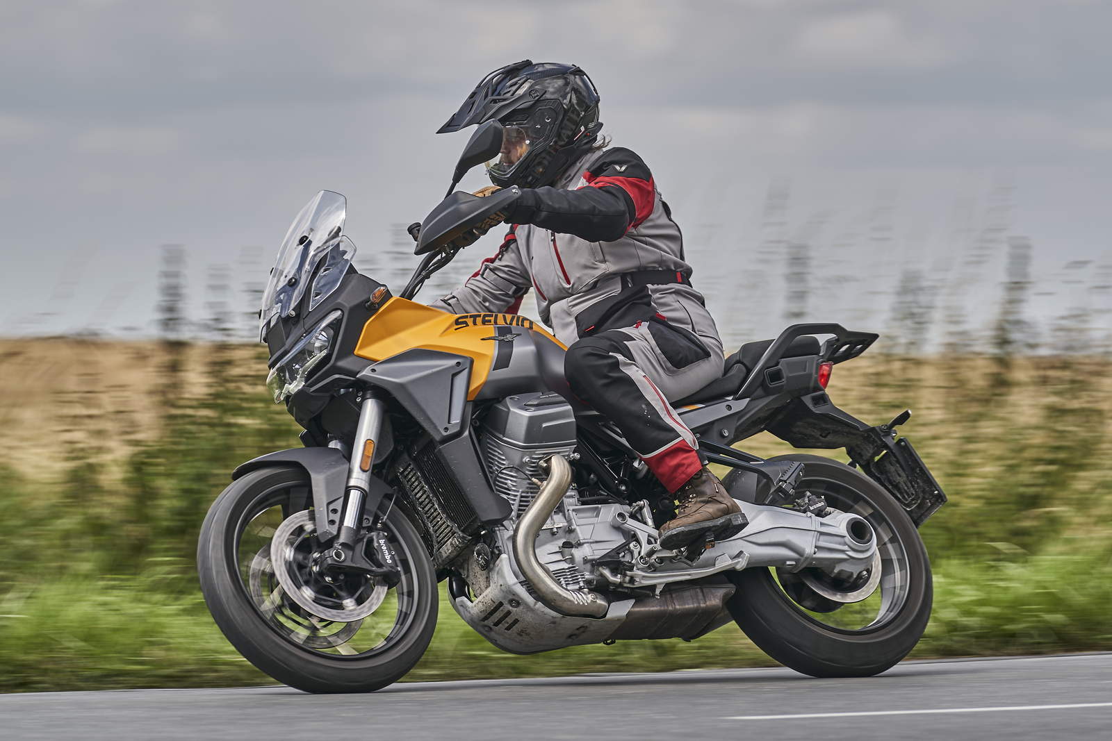 Honda Africa Twin CRF 1100 vs Moto Guzzi Stelvio